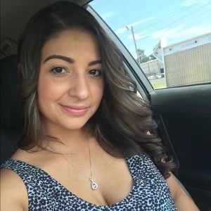 Meet your Posher, Raquel